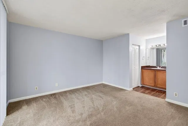  Unit 16 photo 8