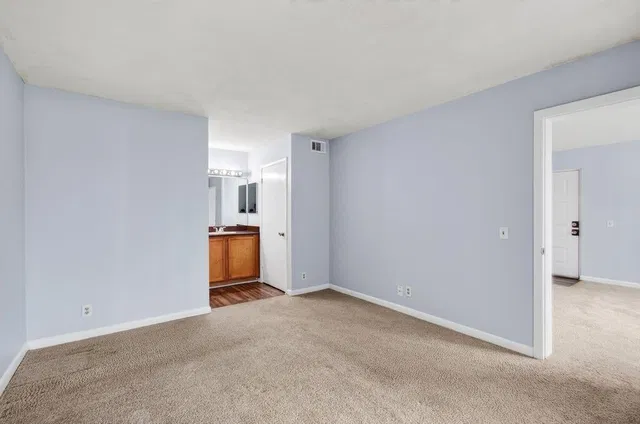  Unit 16 photo 9