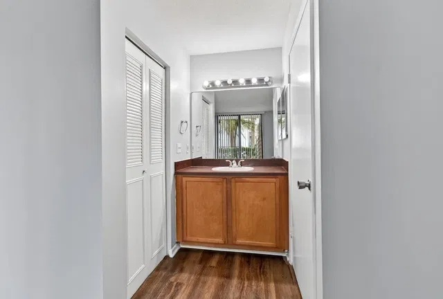 Unit 16 photo 11