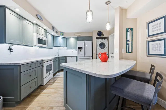  Unit 1403 photo 6
