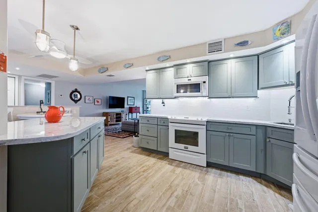  Unit 1403 photo 8