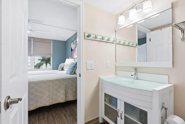  Unit 1403 photo 16