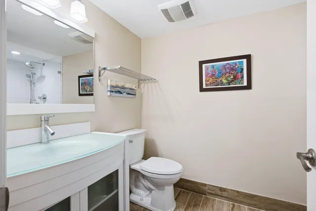  Unit 1403 photo 17