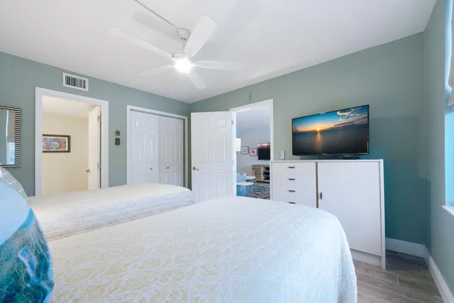  Unit 1403 photo 18