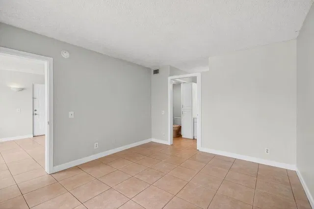  Unit 15 photo 5