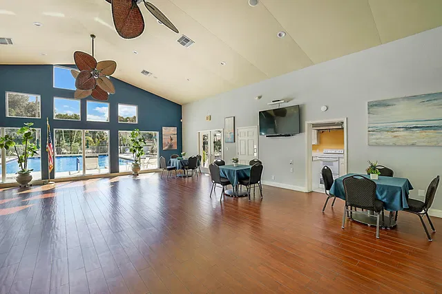  Residence photo 51