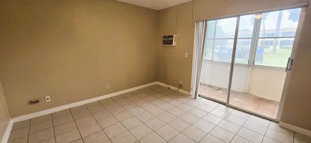  Unit 143 photo 5
