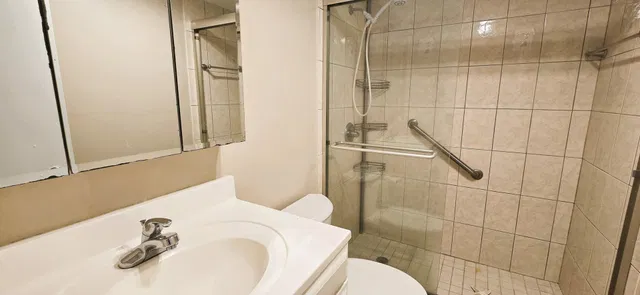  Unit 143 photo 6