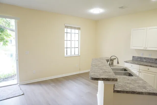  Residence photo 4