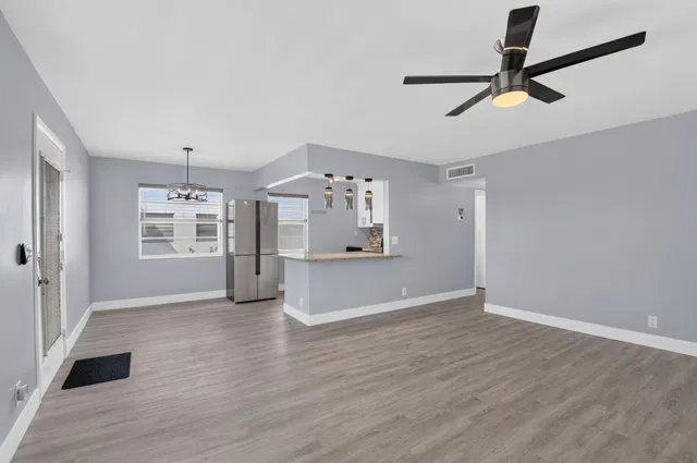  Residence photo 30