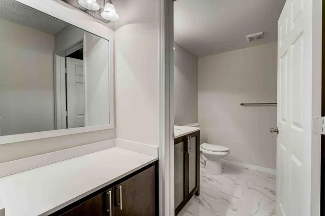 Unit B7 photo 19