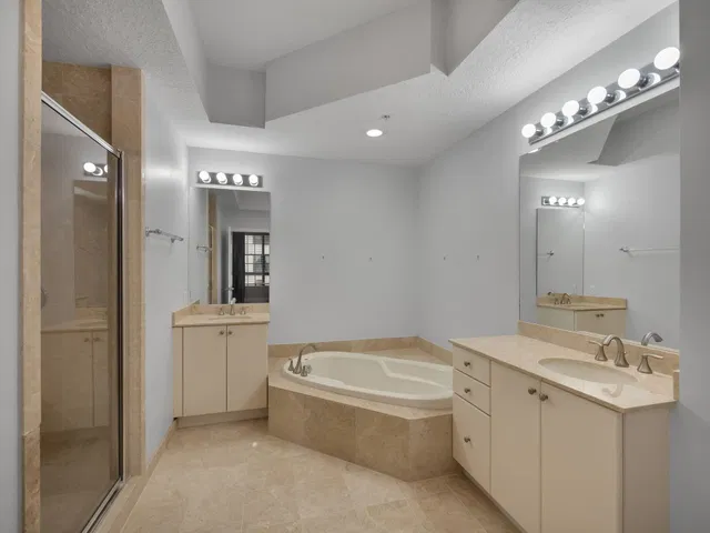 Two City Plaza Unit 605 photo 6