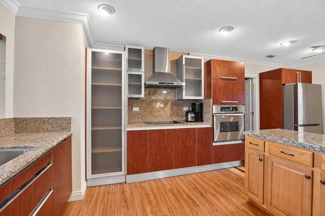  Residence photo 8