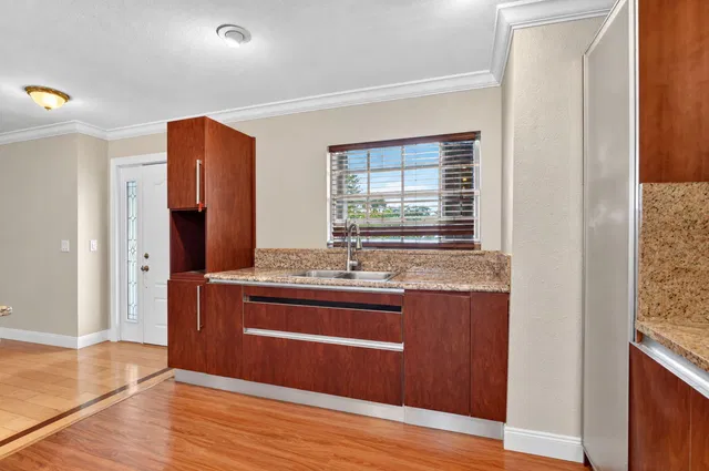  Residence photo 9