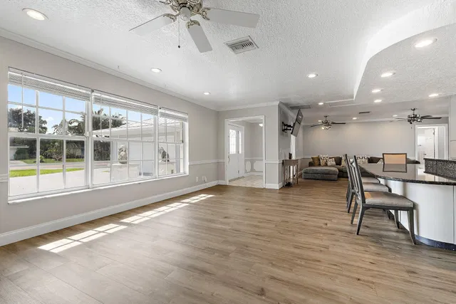  Residence photo 9