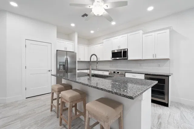  Residence photo 6