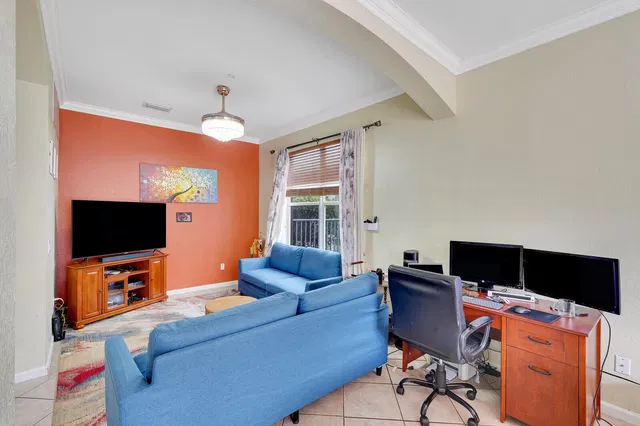  Residence photo 4