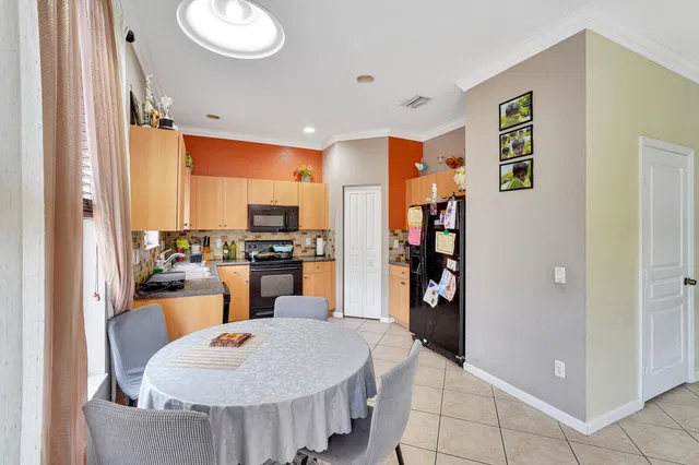  Residence photo 6