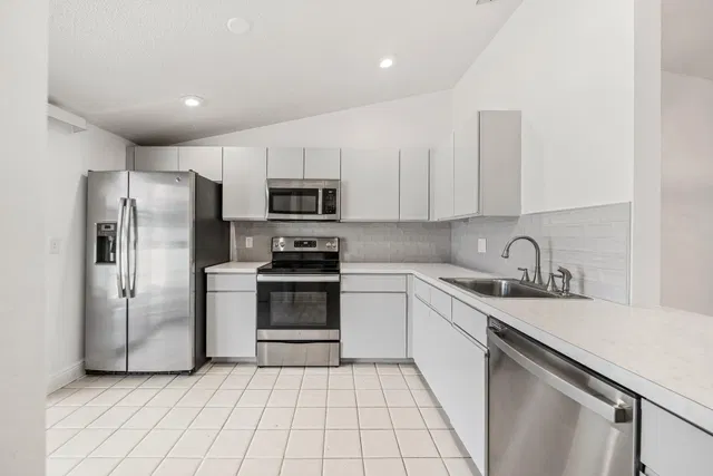  Residence photo 5
