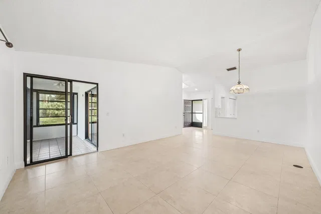  Residence photo 11