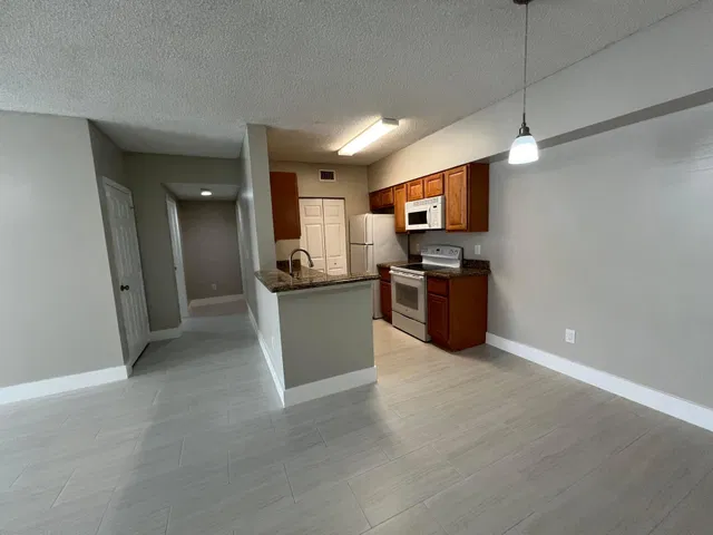  Unit 1504 photo 9