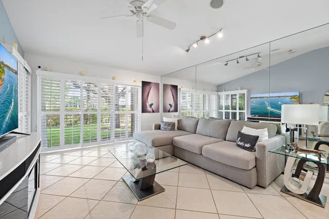  Residence photo 6