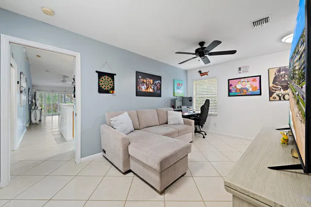  Residence photo 12
