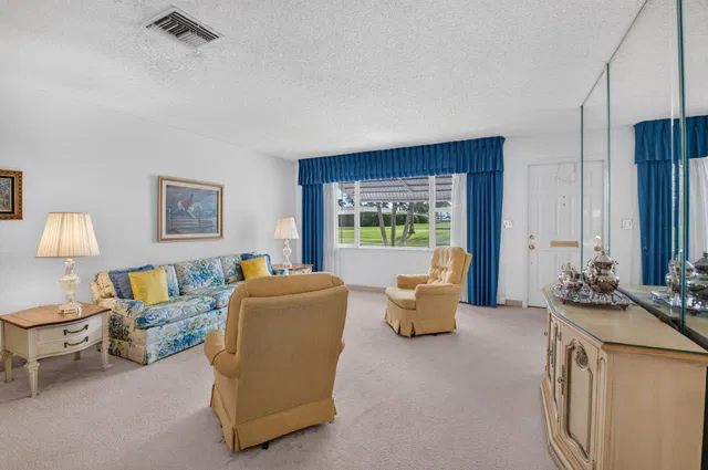  Residence photo 8