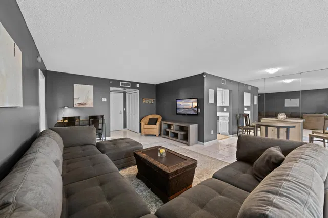  Unit 1090 photo 11