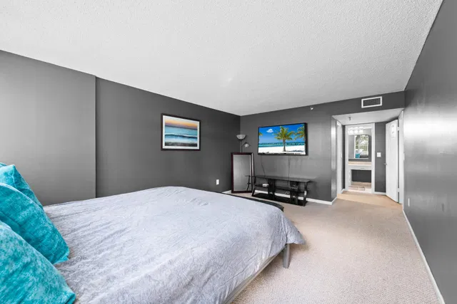  Unit 1090 photo 16