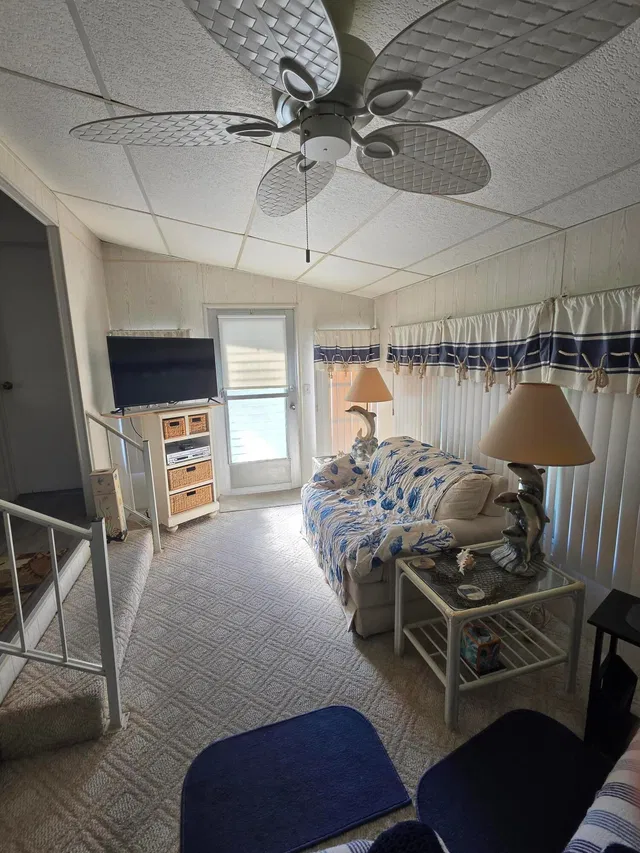Unit 82 photo 18
