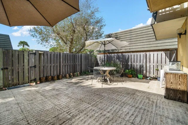 Residence photo 6