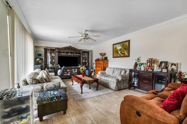 Residence photo 15