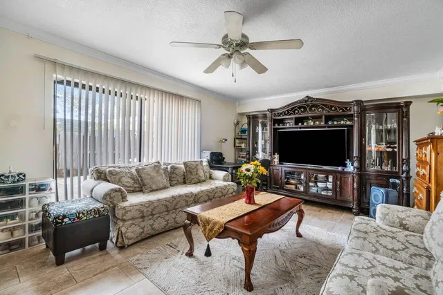 Residence photo 16