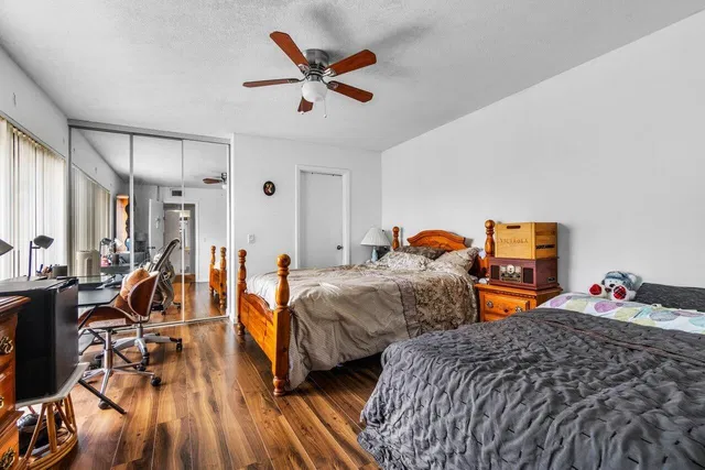 Residence photo 17