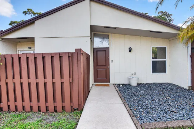 Residence photo 3