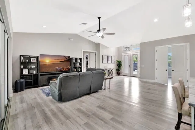 Residence photo 16