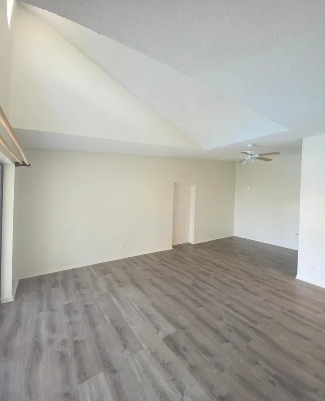 Unit F3 photo 2