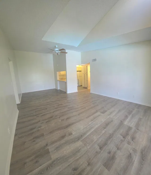Unit F3 photo 11