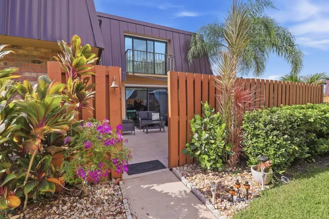 Residence photo 2
