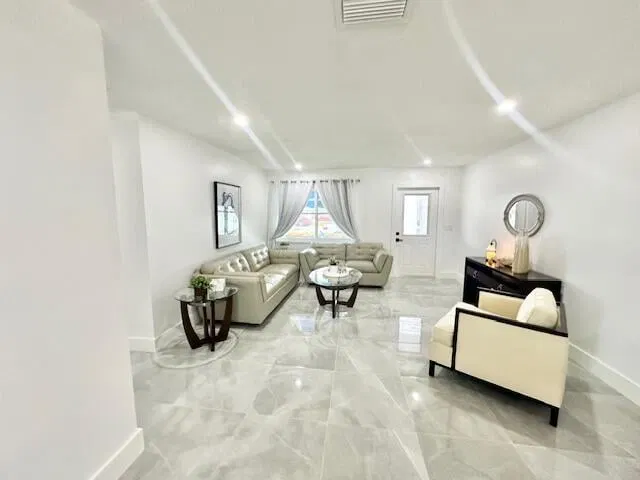 Residence photo 3
