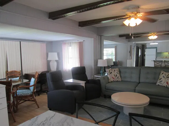 Residence photo 9