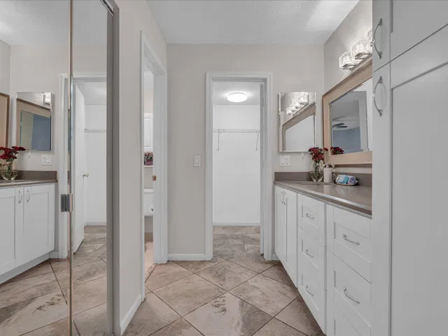 Unit 103 photo 27