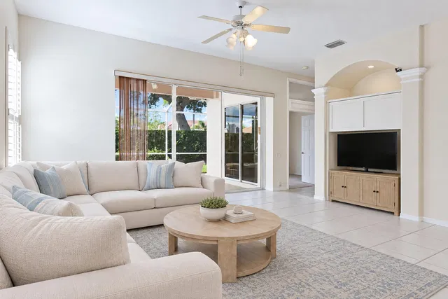 Residence photo 3