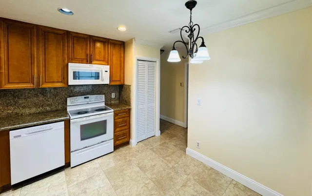  Residence photo 4