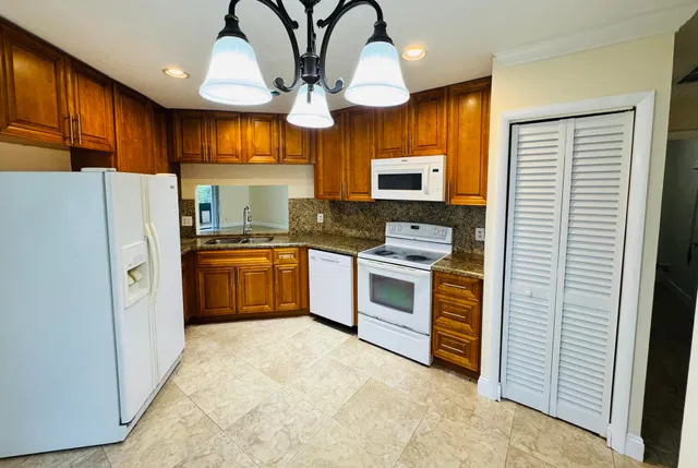  Residence photo 5