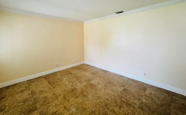  Residence photo 9