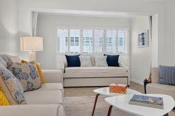 Unit 1120 photo 4