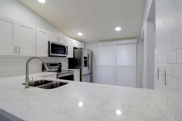  Residence photo 6