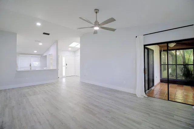  Residence photo 9
